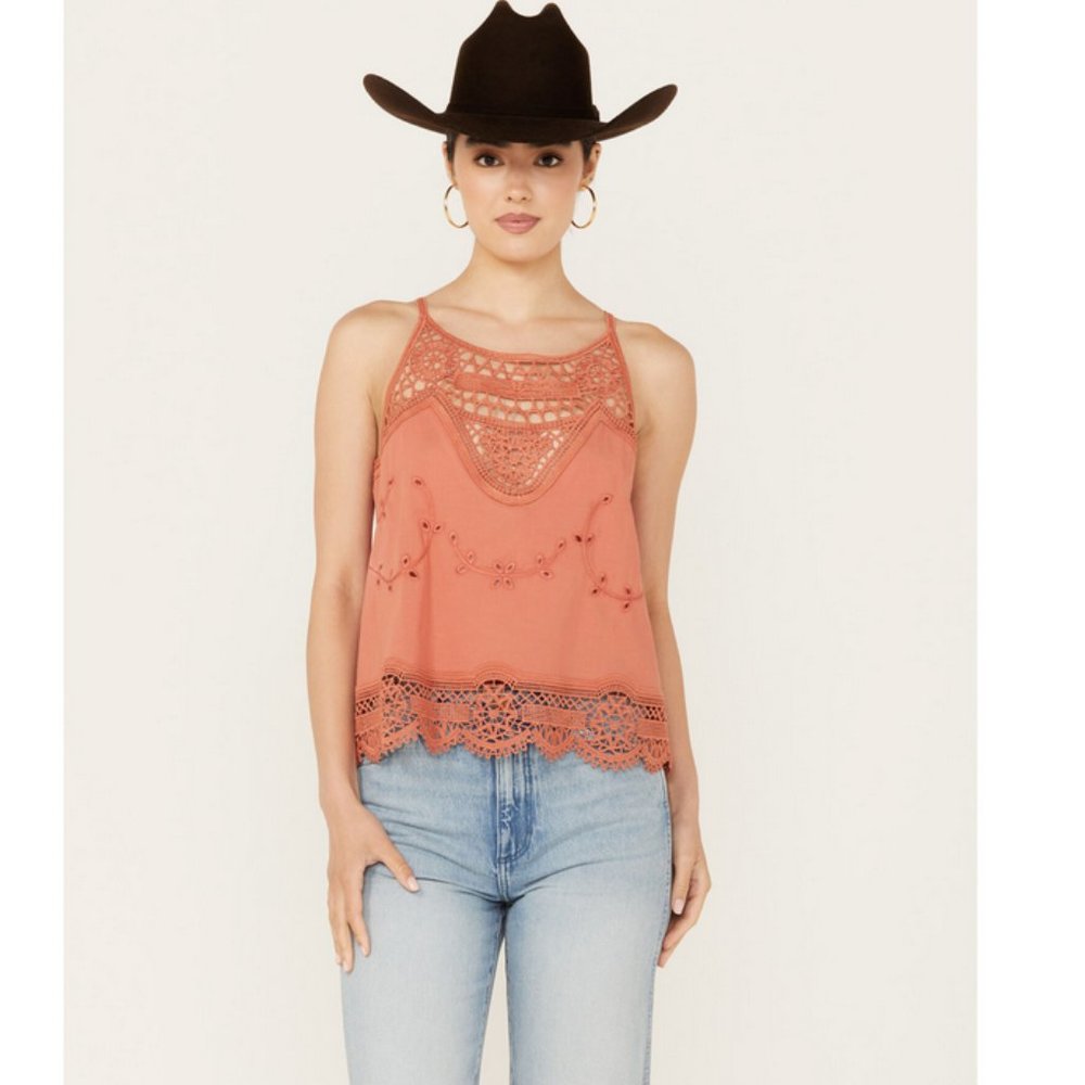 NWT.  Beyond The Radar Women's Crochet Trim Tank